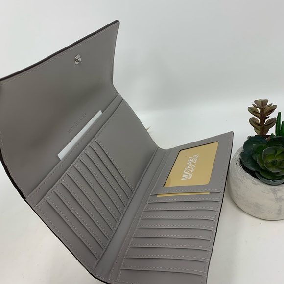 Michael Kors JST Large Trifold Wallet - Picture 8 of 8